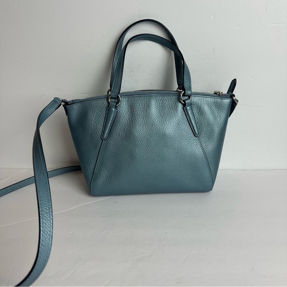 Coach Chelsea Hobo Bag Crossbody Purse Pebbled Cloud Blue Adjustable Zip - Picture 4 of 13